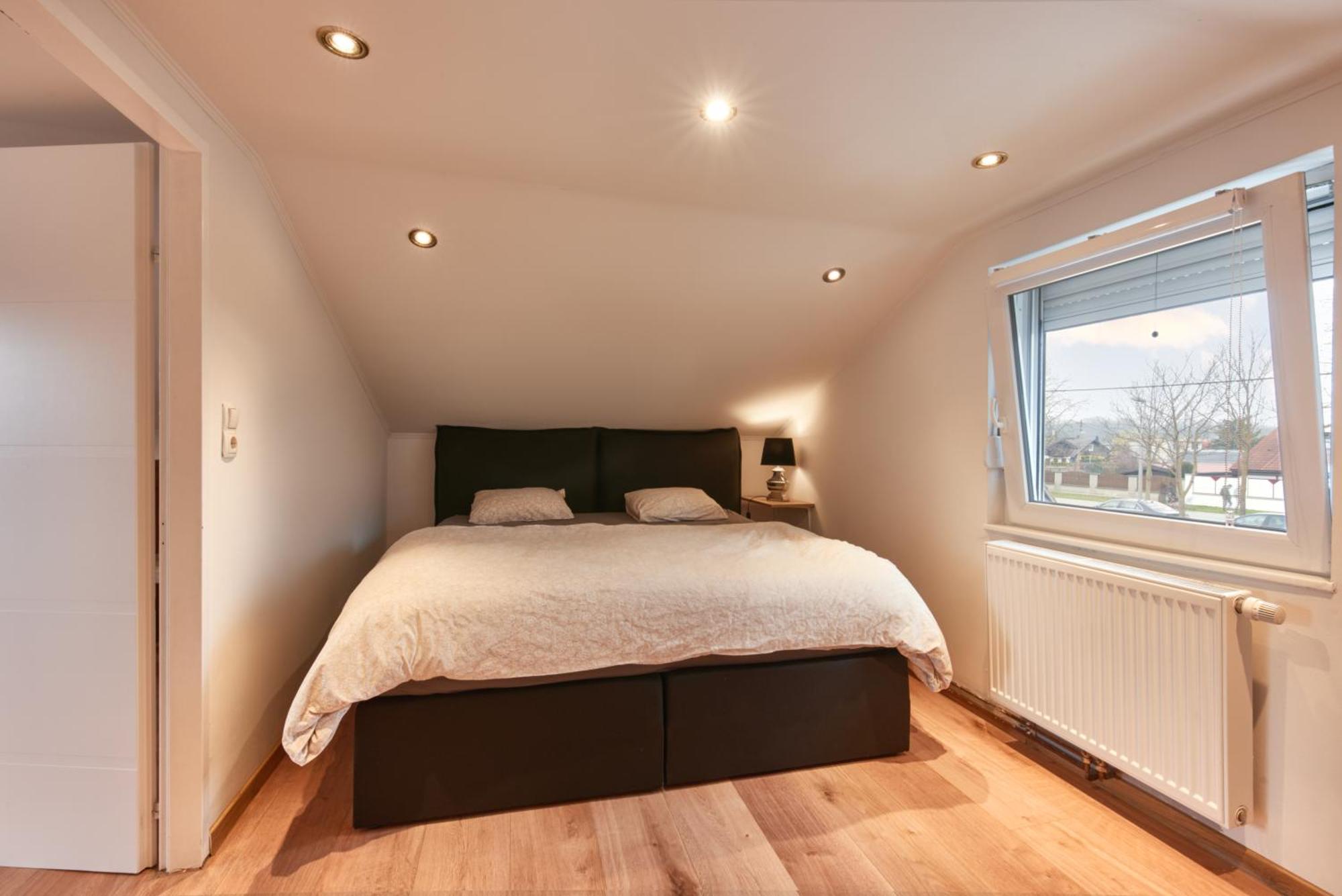 Luxurious 3bd In Prime Location Of *