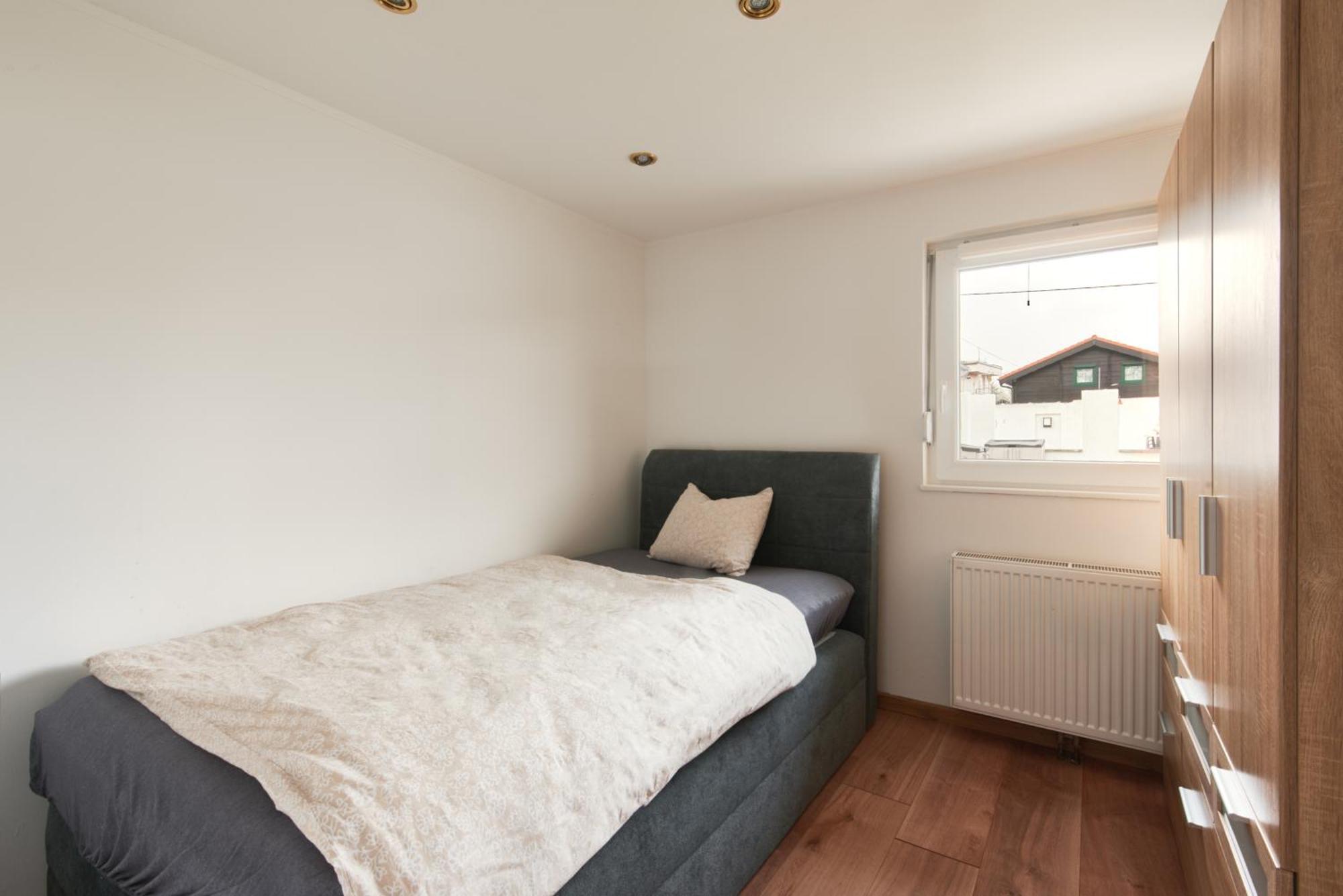 Apartment Luxurious 3bd In Prime Location Of
